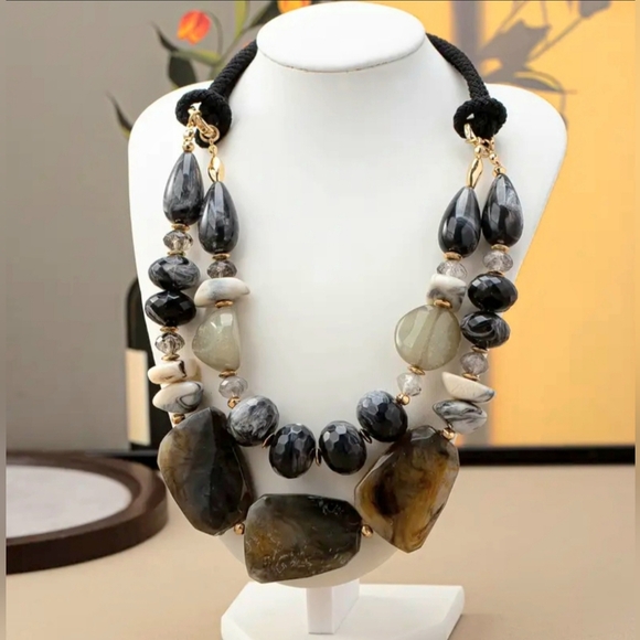 Vintage Double Layered Elegant Black and Gold Beaded Necklace - Picture 3 of 5